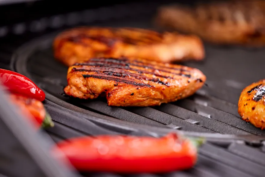 Gassgrill med 4 brennere og bakbrenner – Grillexpert